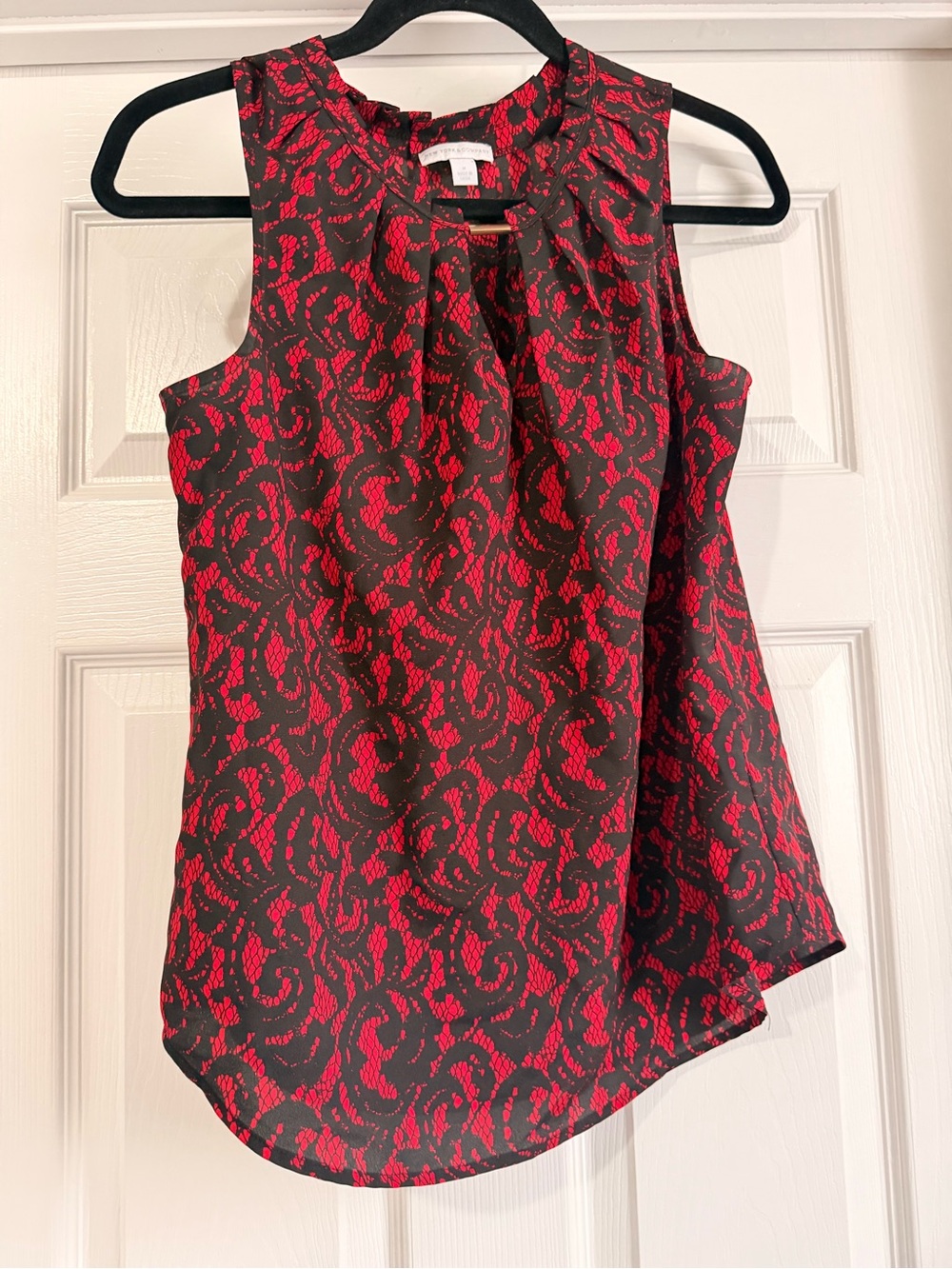 New York & Company Red and Black Sleeveless Patterned Tank